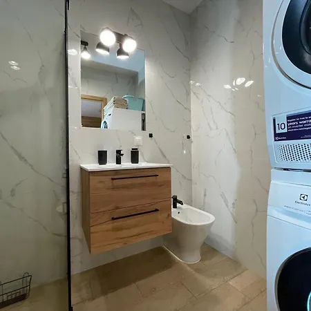 Superior Baltea 3 Rooms, 2 Bedrooms, 800m, Air Condition! גדנסק